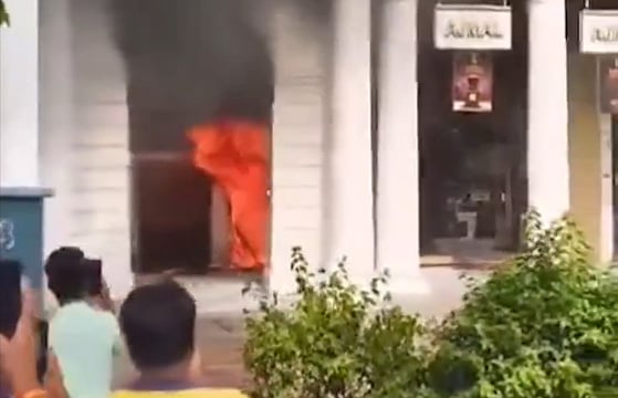 Delhi: Fire Breaks Out At Indian Overseas Bank In CP